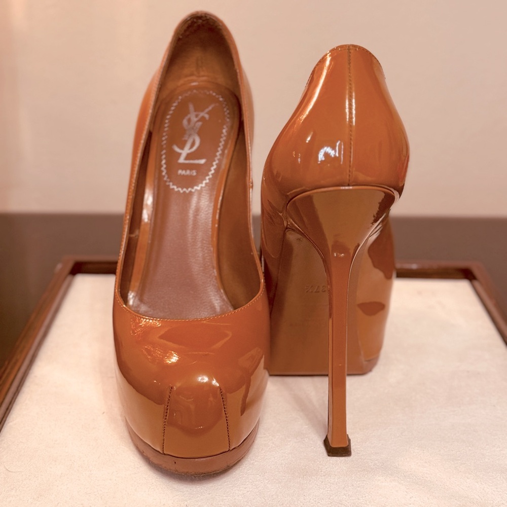 Yves Saint Laurent Women's, Nude Tribtoo Pumps